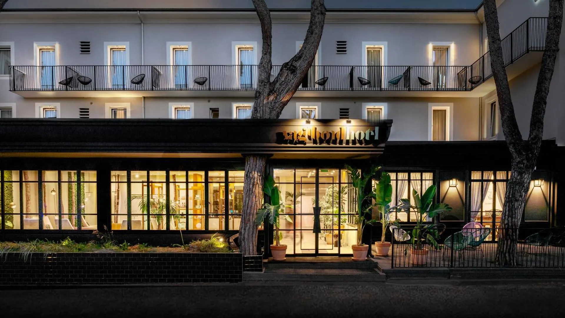 Hotel Vagabond contacts