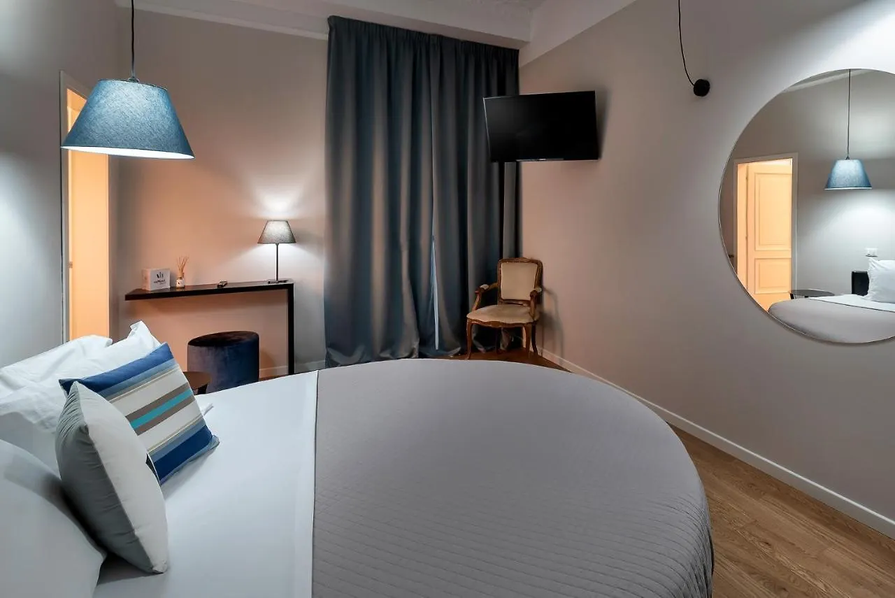 Hotel Vagabond 리치오네
