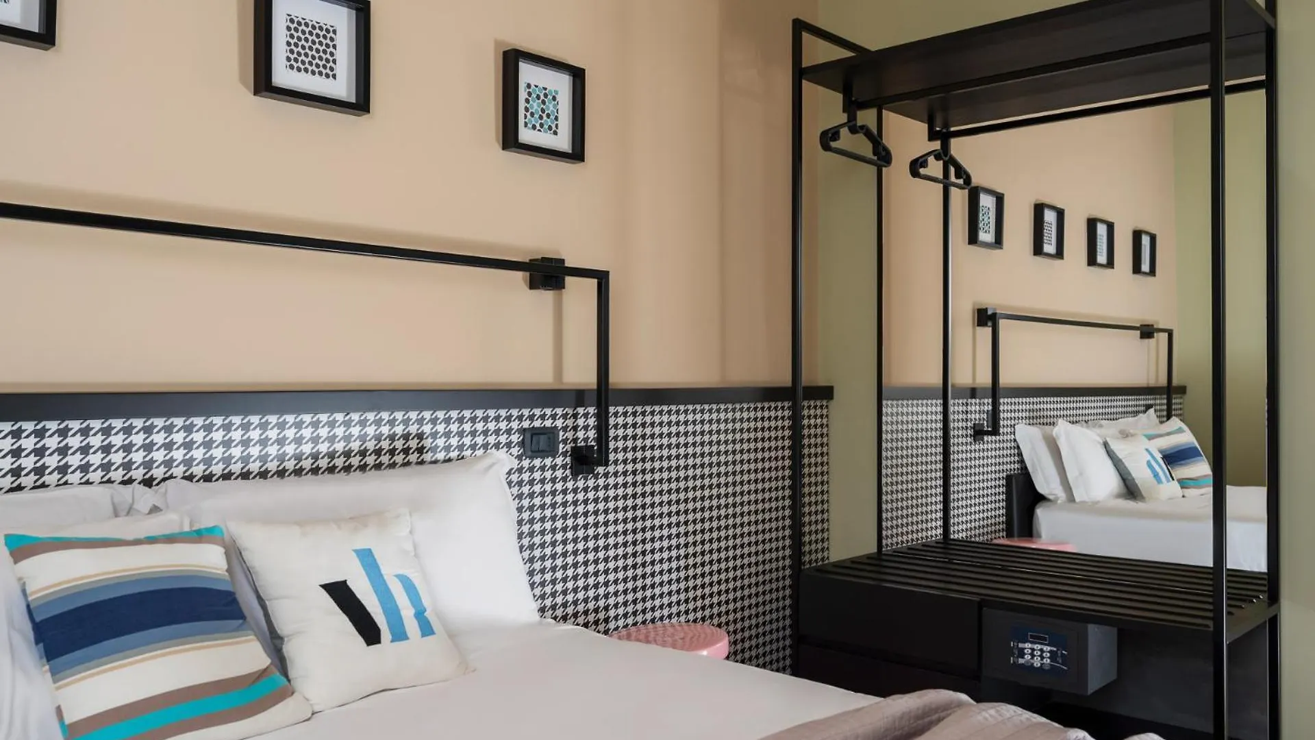 Hotel Vagabond 리치오네